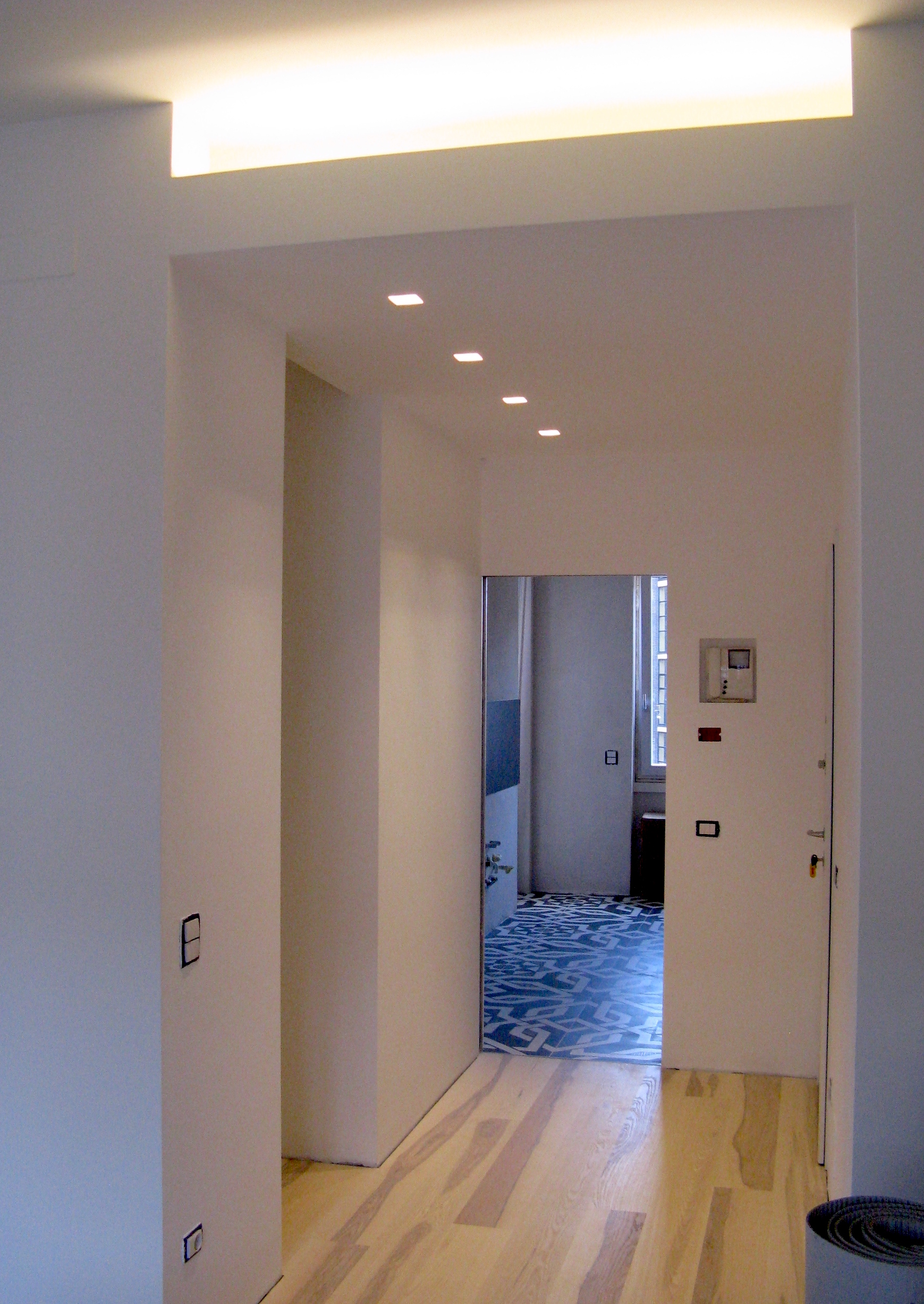 Corridoio con scorcio della cucina