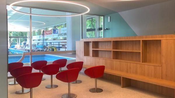 Waiting room in front of pool