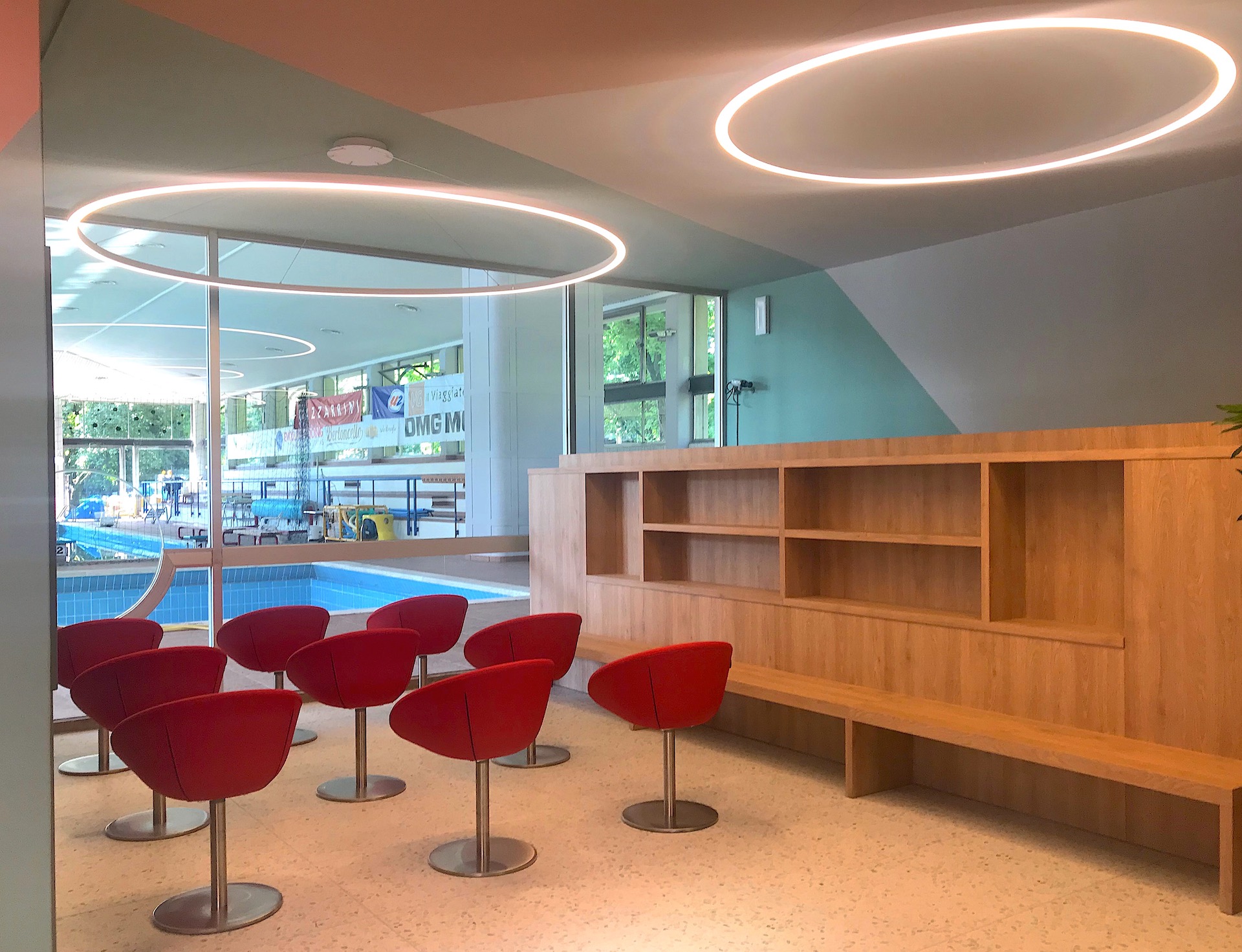 Waiting room in front of pool