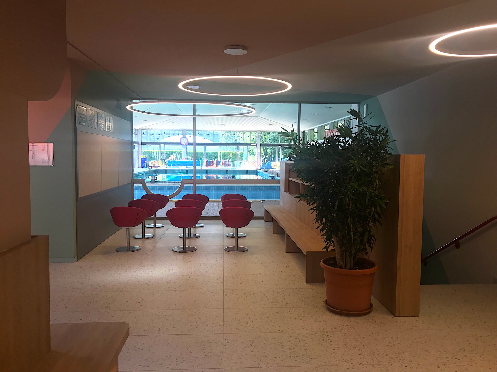 Waiting room in front of pool