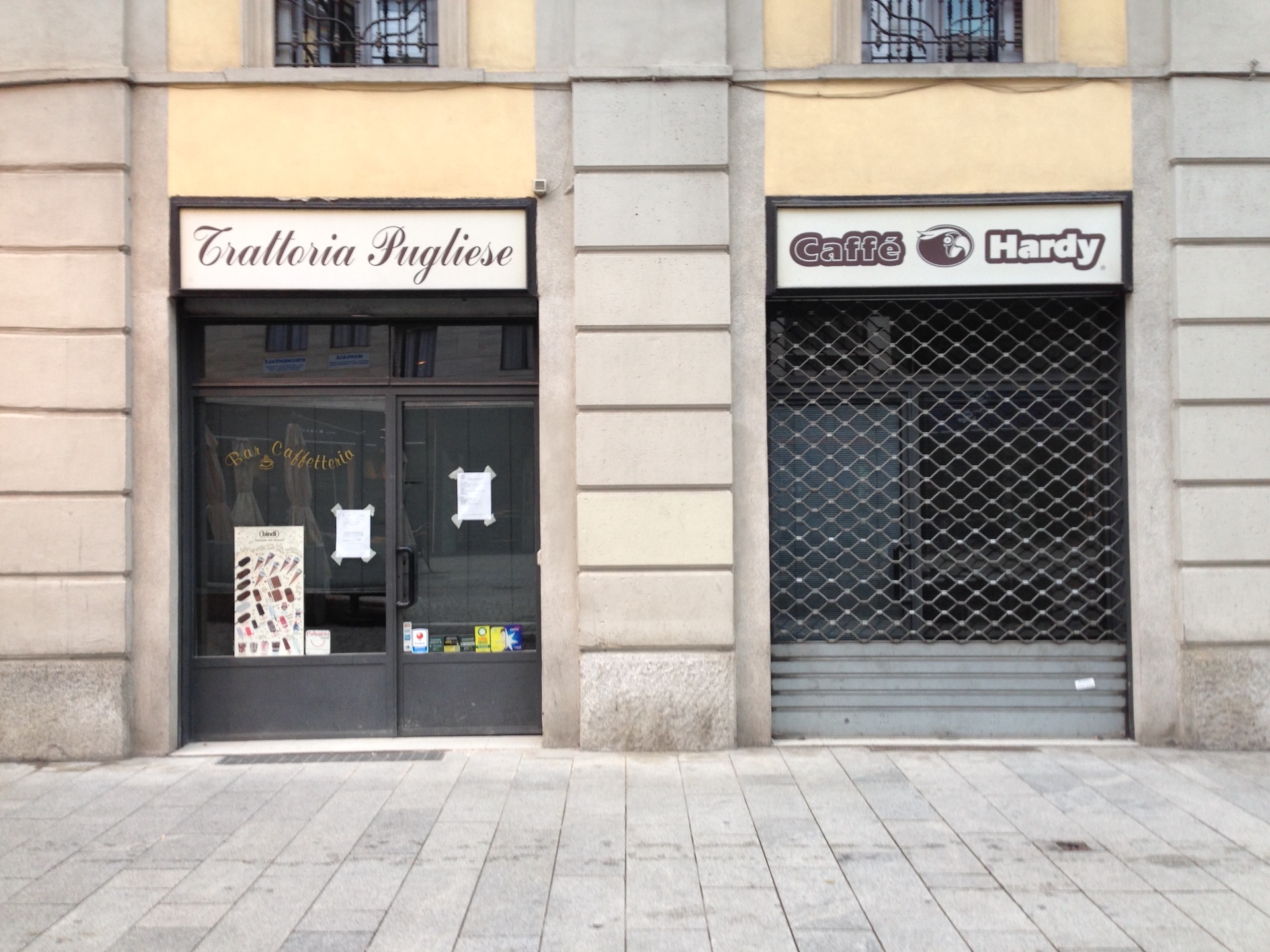 Vetrine esterne prima della ristrutturazione dello Store Momonì Corso Como Milano