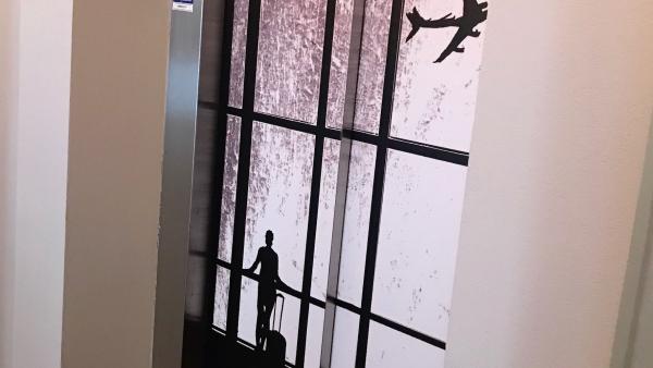 Elevator at the entrance to the residence