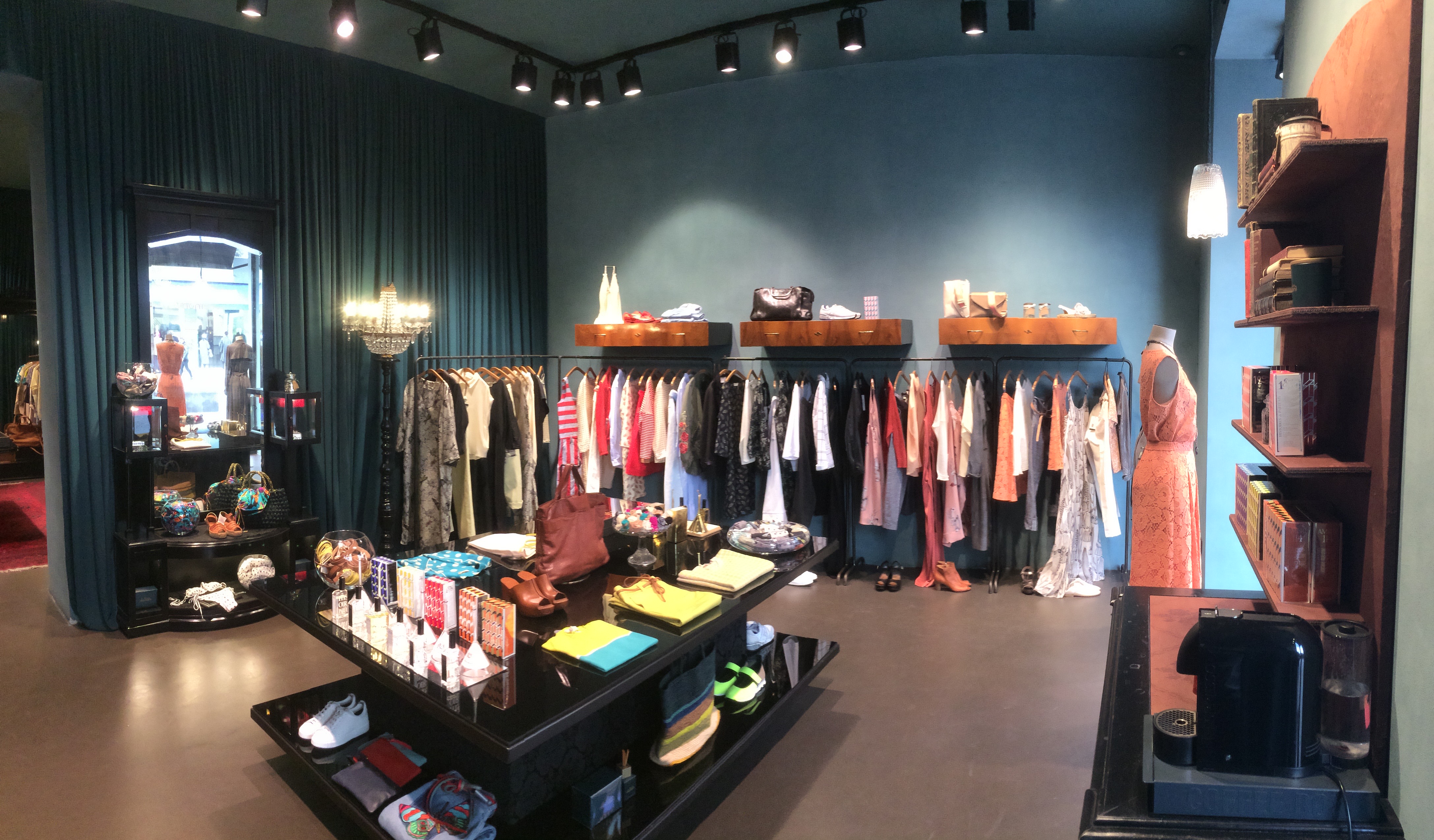 Entrance of Flagship Store Maison Momonì Milan