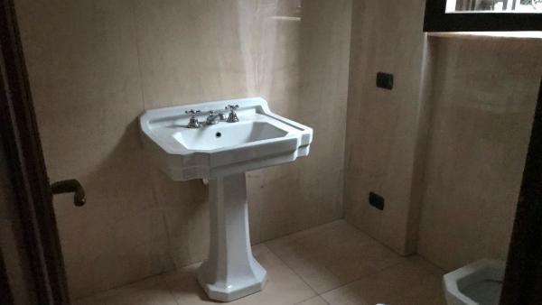 Il bagno a piano terra prima