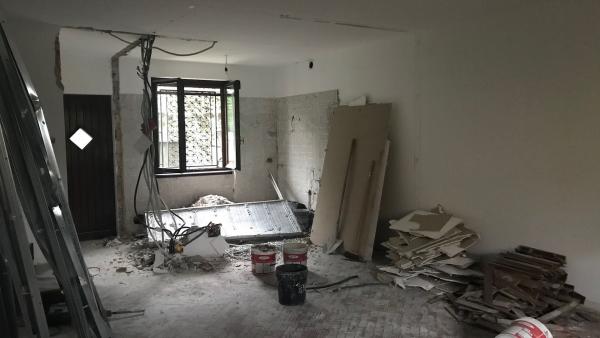 Fase di demolizione degli interni