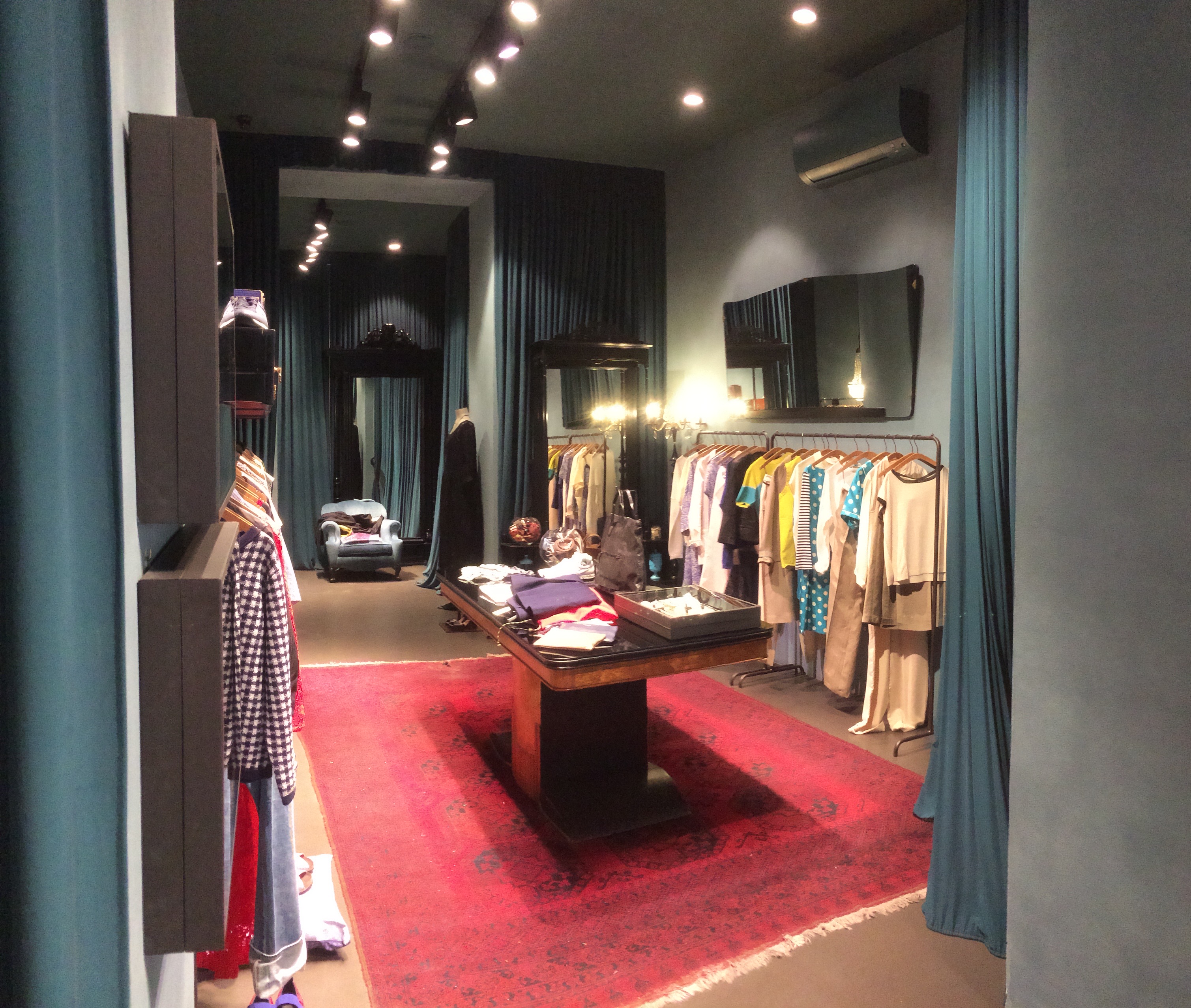 Detail of the internal hall of the Store Momoni