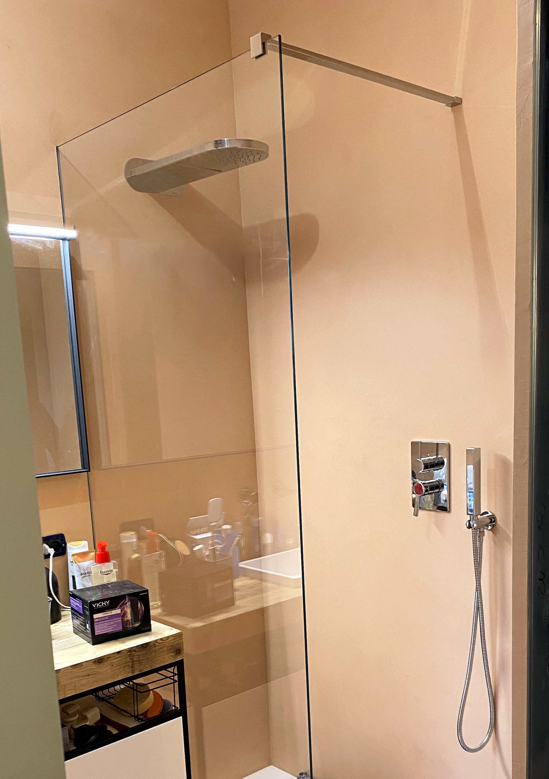 Box doccia walk in su misura con binario a scomparsa 