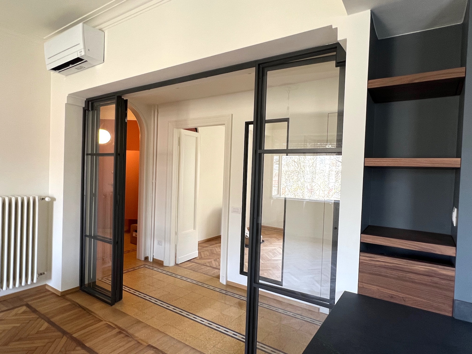 Affaccio della cucina sul living e sul corridoio