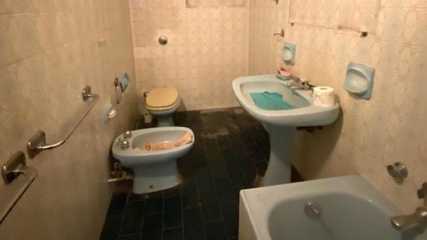 Bagno padronale prima della ristrutturazione