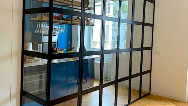 Serramento artigianale a tutta parete 