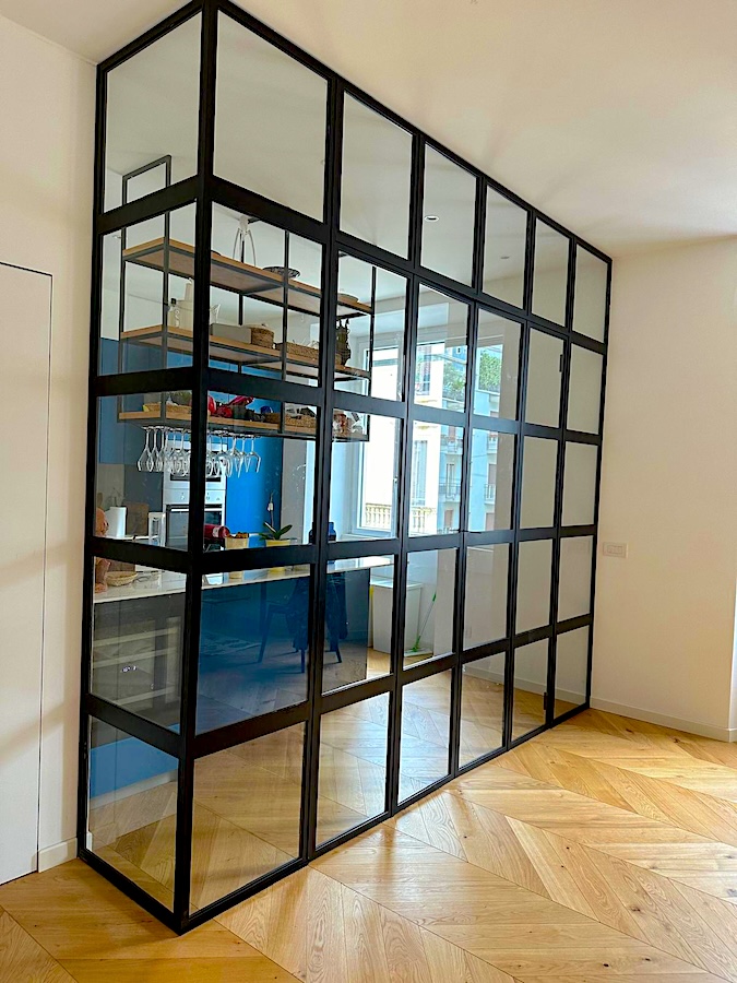 Serramento artigianale a tutta parete 