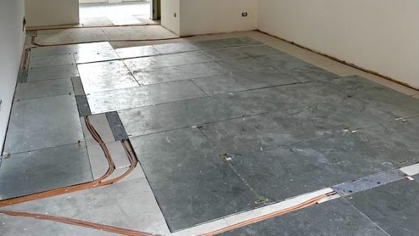 Posa impianto di riscaldamento idronico a pannelli Heatile
