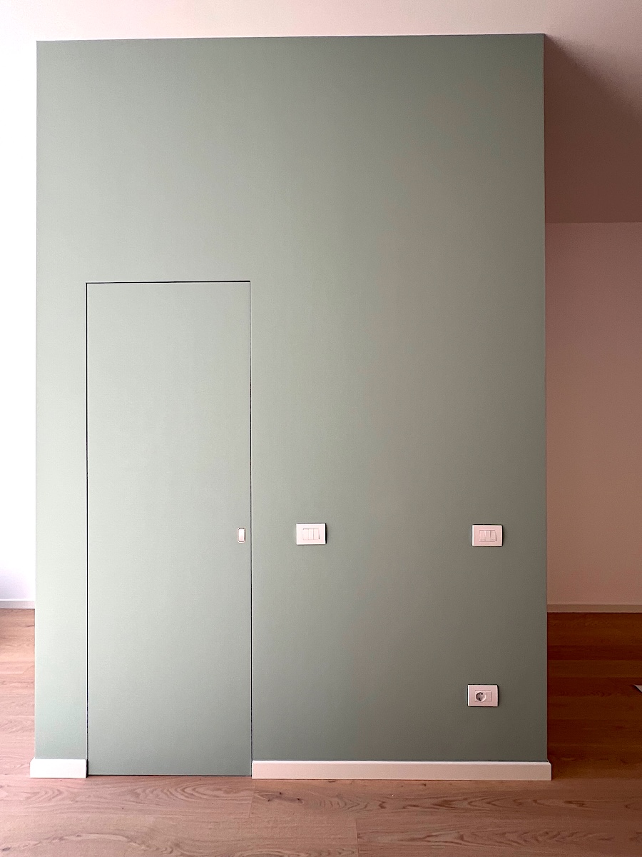 Lavanderia con porta filomuro