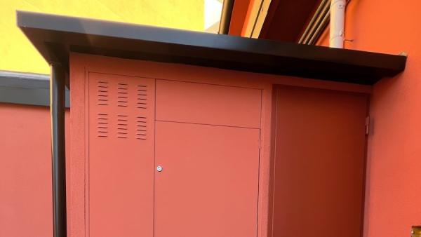 Armadio tecnico esterno per il contenimento del sistema ibrido