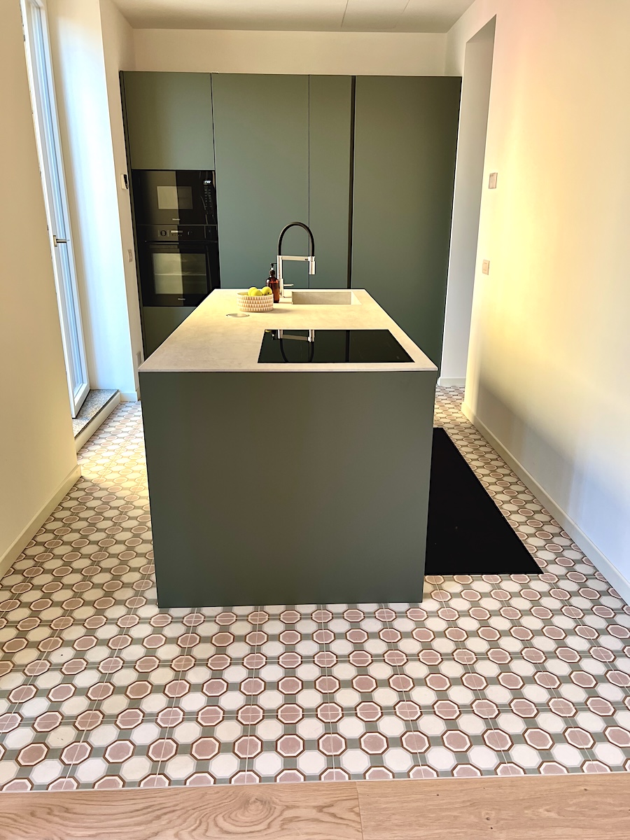 Cucina con vista dalla sala