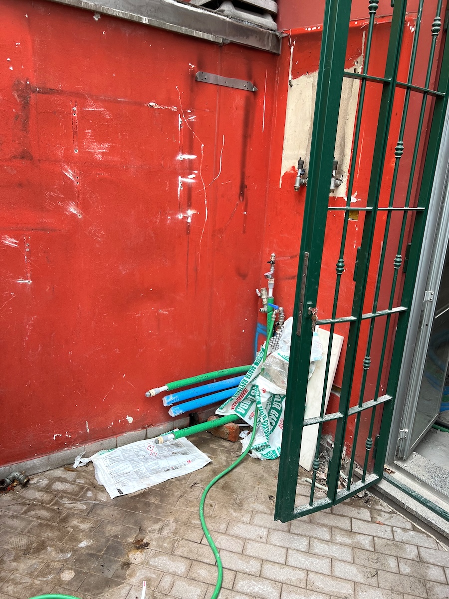 Zona terrazzo prima della realizzazione dell'armadio tecnico