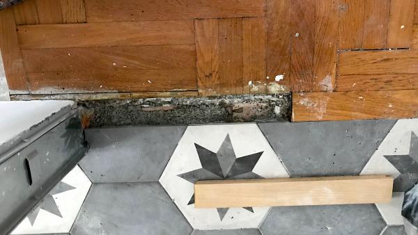 Posa complanare tra due pavimentazioni differenti 