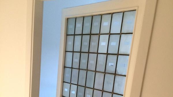 Dettaglio della porta dopo la ristrutturazione