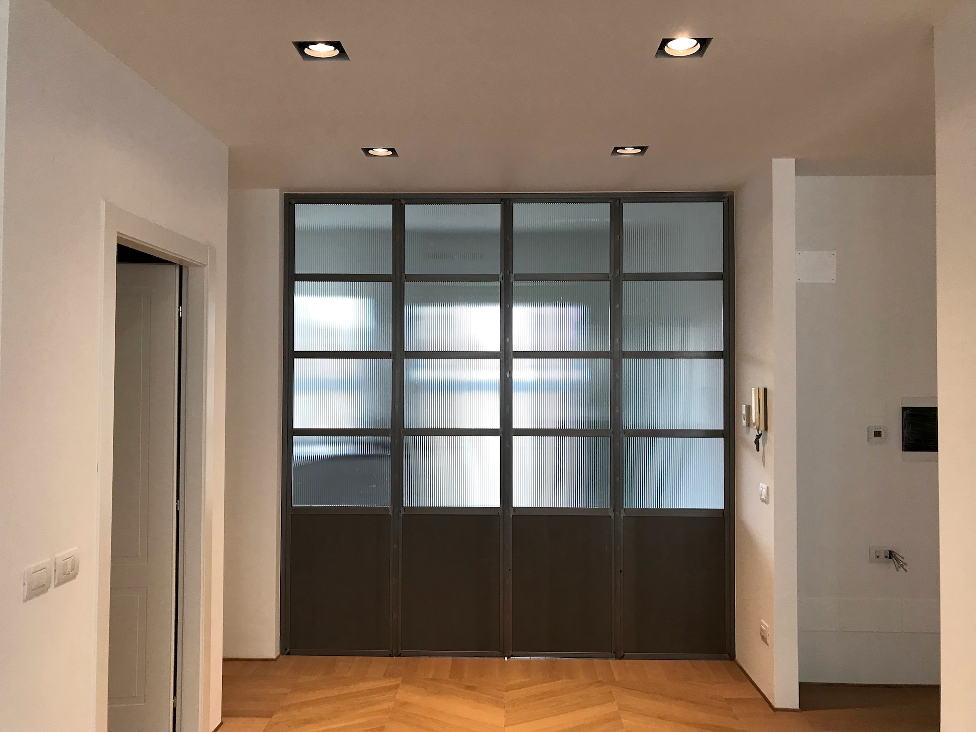 Il portone, il vero protagonista dell'appartamento