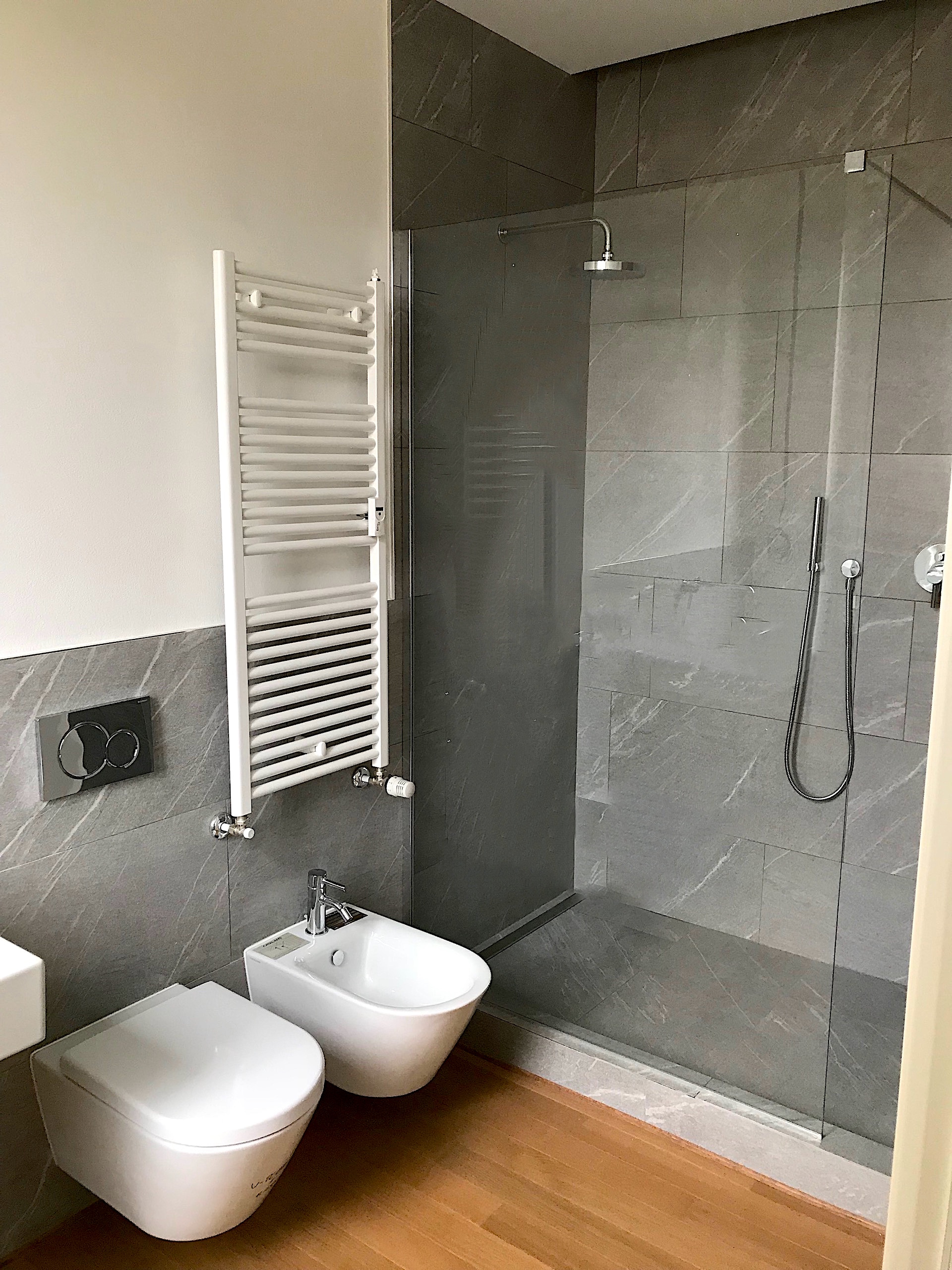 Bagno zona notte con doccia