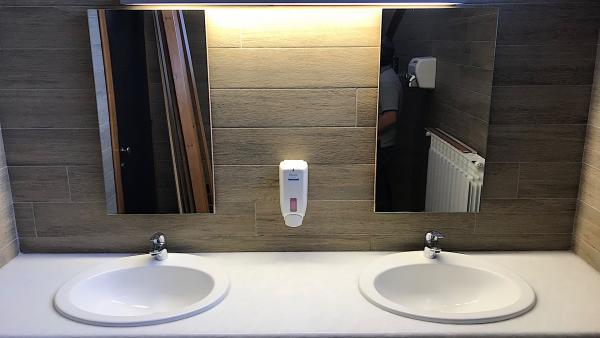 Washbasins in men's locker rooms