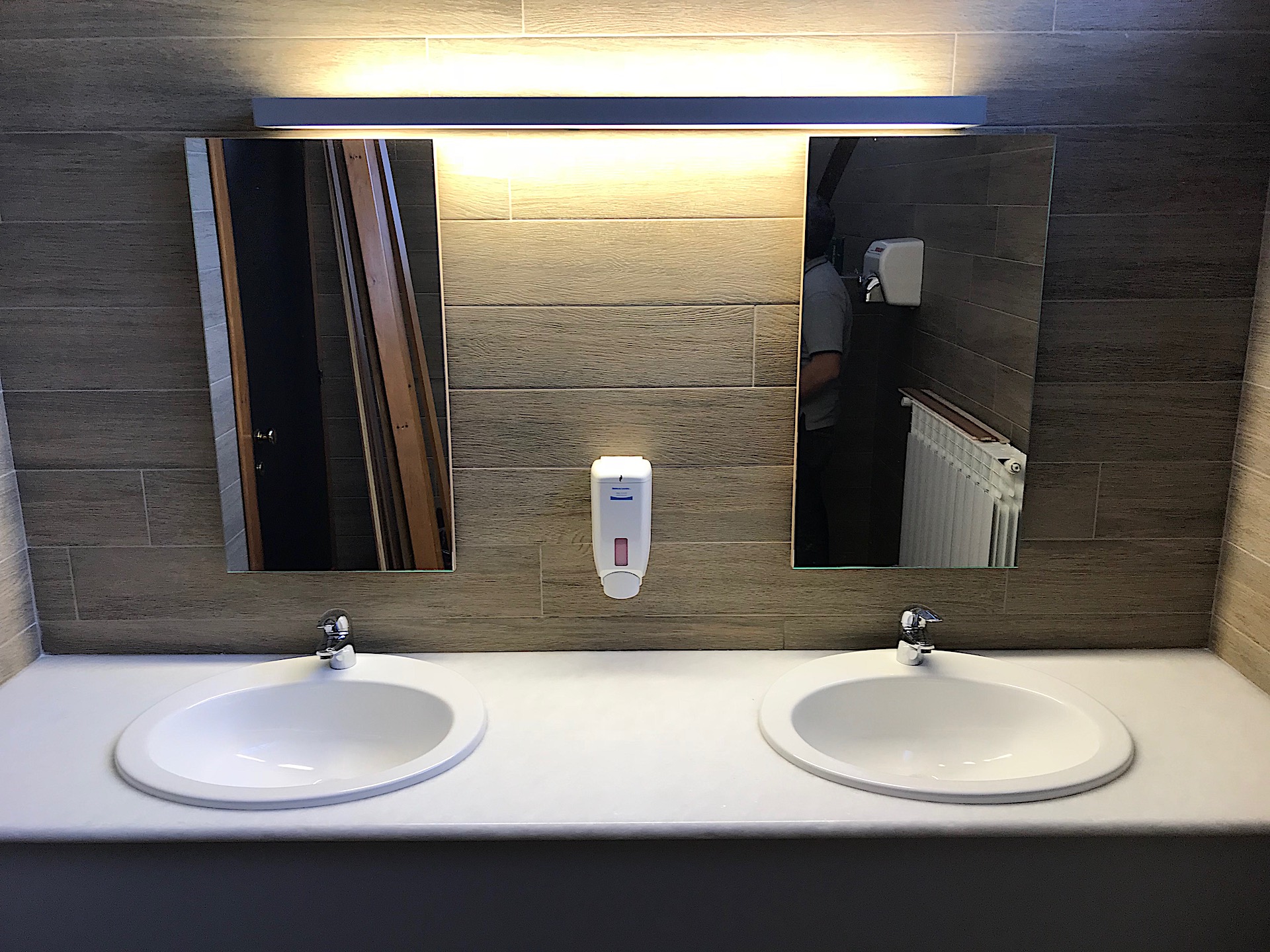 Washbasins in men's locker rooms