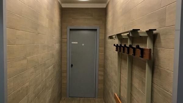 Access corridor to the locker rooms