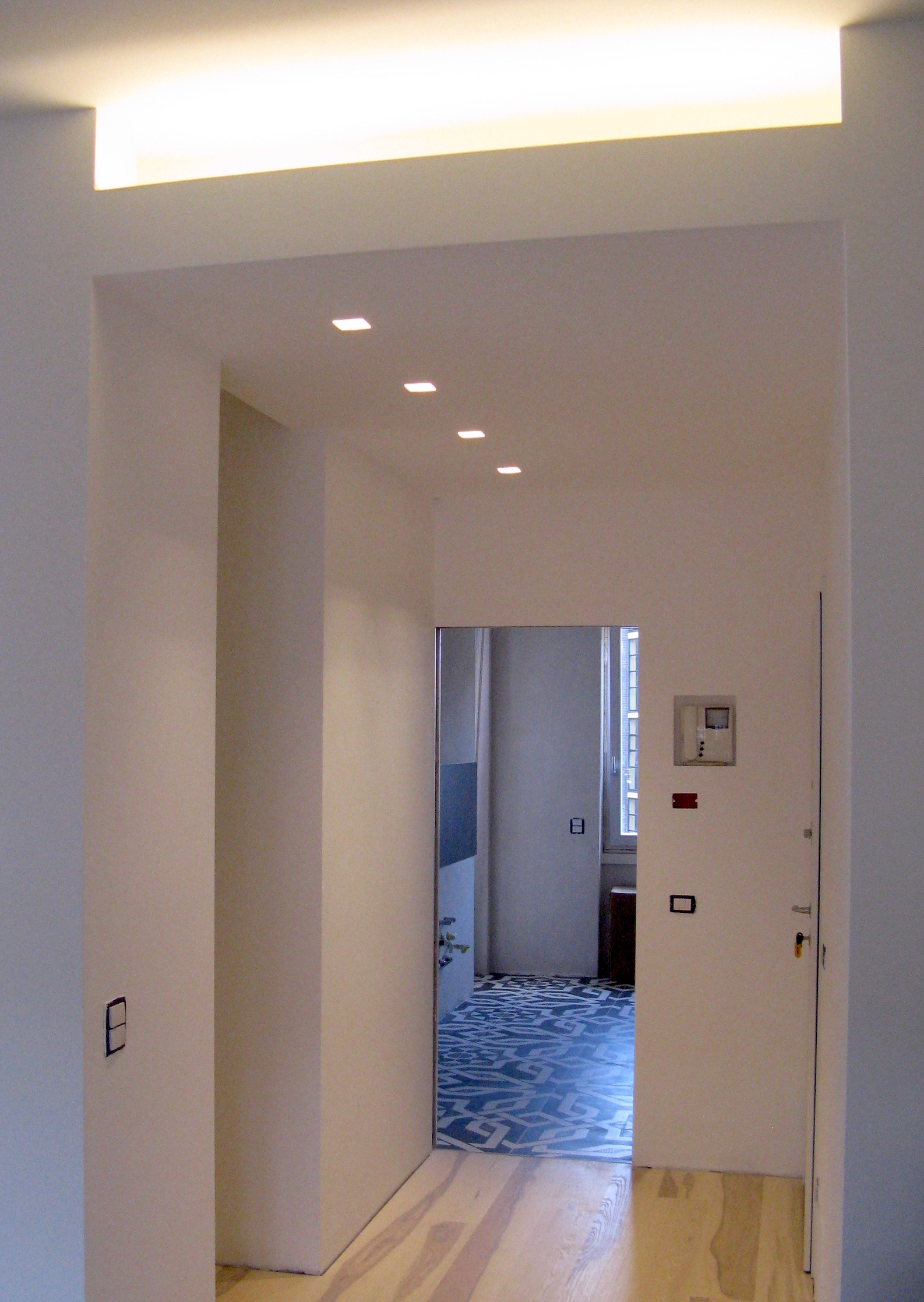 Corridoio con scorcio della cucina